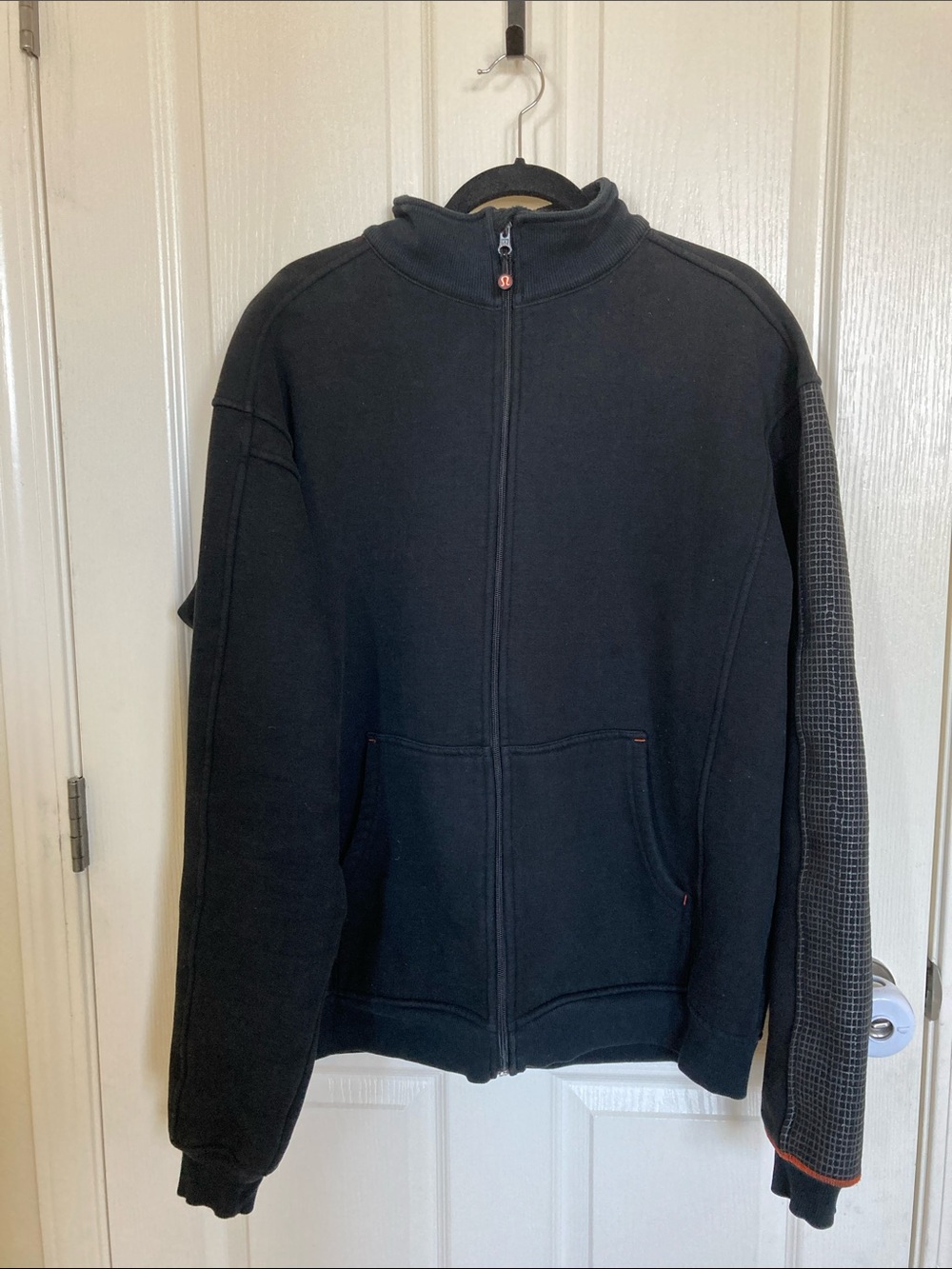 Lululemon Men's Black Full-Zip heavy duty Sweatshirt with Textured Sleeve XL